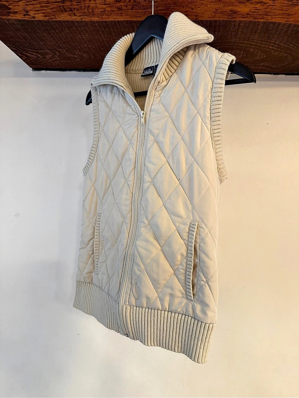 Vintage b.u.m equipment Quilted Knit-Back Vest in Cream Size Medium